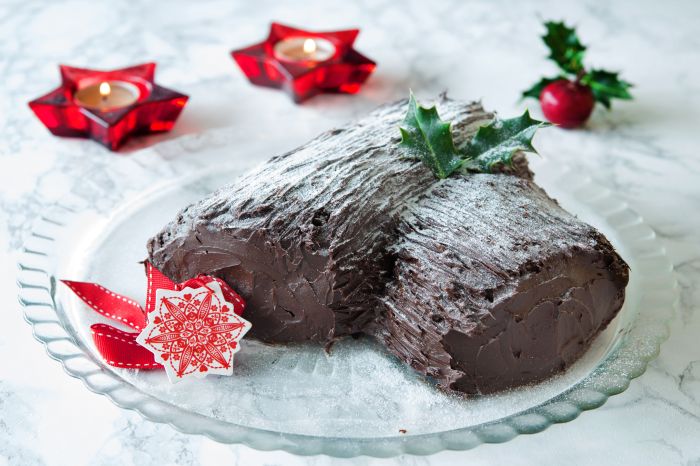 How to make a yule log decoration