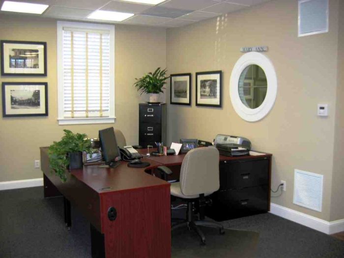 How to Decorate Office First Room People See Tips for a Welcoming Space