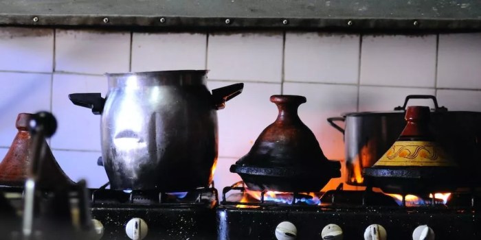 Eggplant aubergine baked cubes roast roasting salad berinjela lentil assada lentilha salada recipetineats sliced todays